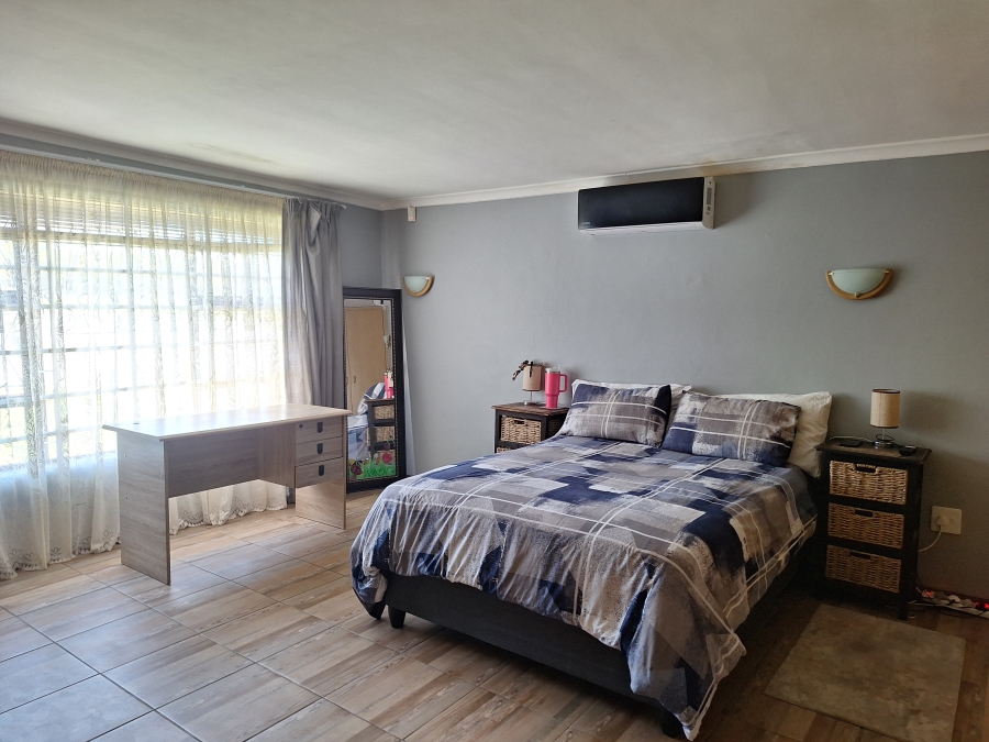 To Let 5 Bedroom Property for Rent in Retief Eastern Cape